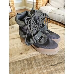 Steve Madden Womens Sz 6.5M Nayra Platform Camo Lug Sole Lace Up Ankle Boots